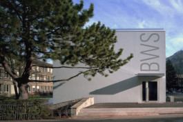  maurusfrei Architekten AG, maurusfrei, Architekten, Zürich, Chur, Team, Designer, Design, Wohnungsbau, architecture, architects, graphic, Grafik, jobs, Firma, signaletik, dokumentation, Verkaufsdokumentation, Innenausbau, Landschaft, Infrastruktur, infrastrukturbau, Überbauung, MFH, EFH, Maurus Frei, franco Cadruvi, this Egli, Girard Fetz, Reto Killer, SIA, FH Graubünden, Minergie